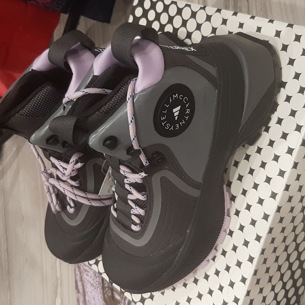 Boots size fit 1 size bigger like 7 fit 8 - Picture 1 of 7